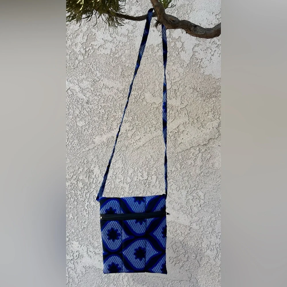 NW 💯 cotton padded Vlisco Fabric Crossbody Sz 7”x 6”